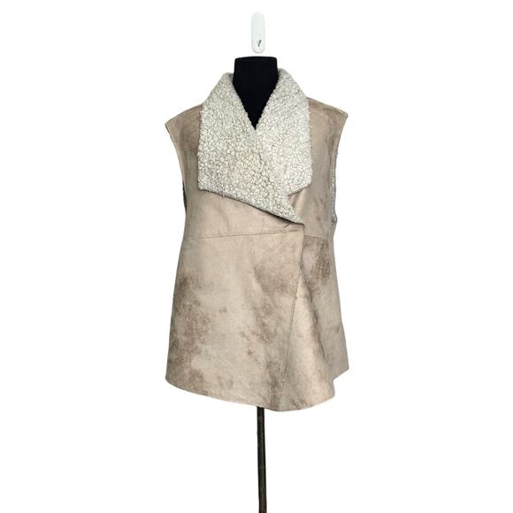 Dylan beige faux leather Sherpa lined cross front vest size Large - Picture 11 of 11